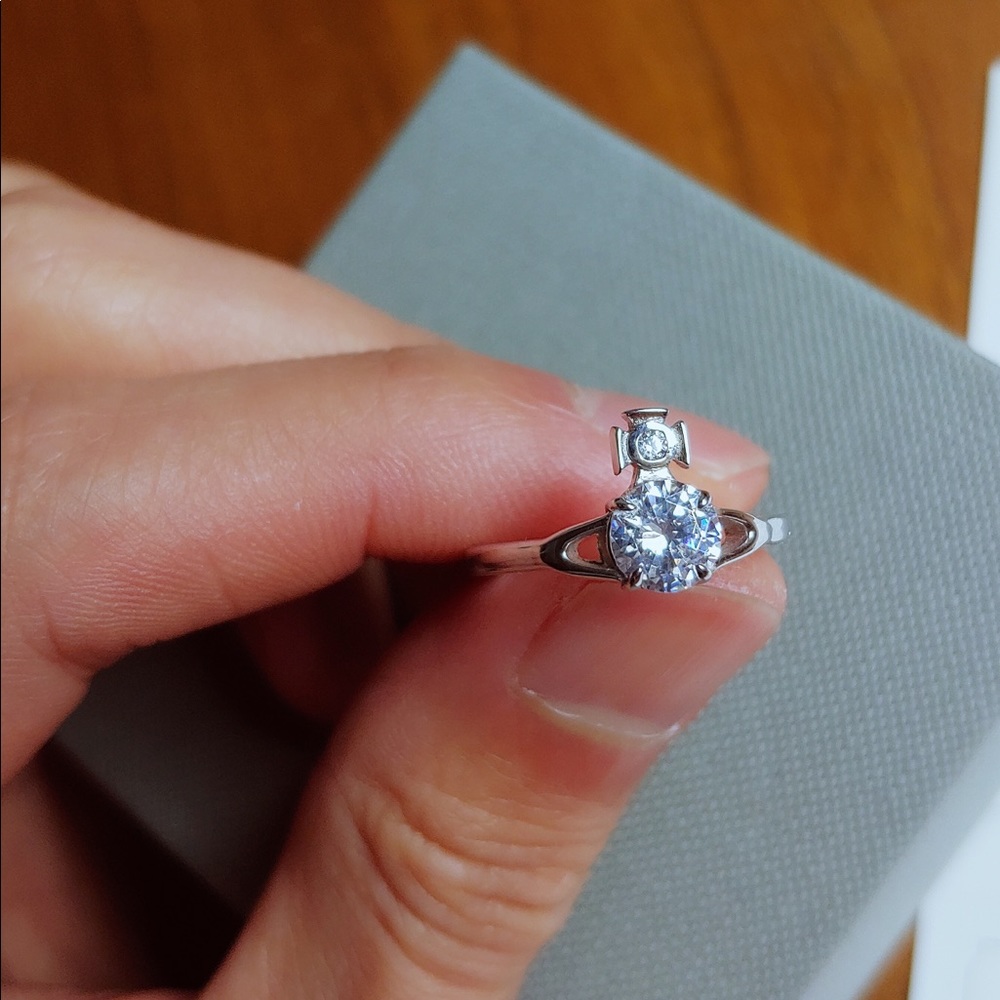Vivienne Westwood REINA PETITE RING Size M